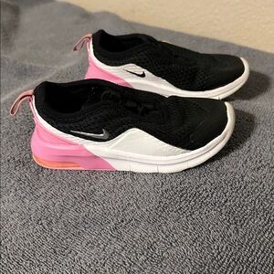 Black/Pink Nike Kids Shoes (Airmax Motion 2)